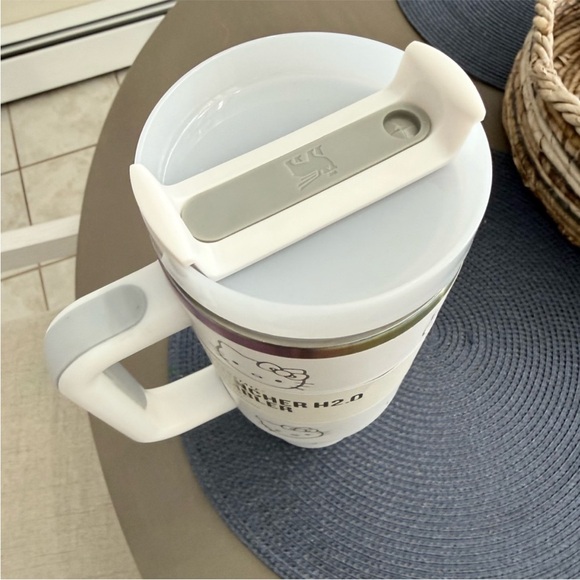 Stanley White Hello Kitty Tumbler with Straw - Picture 2 of 4